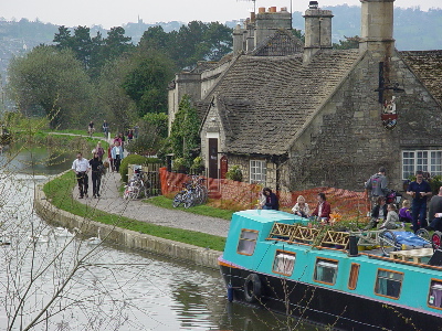 The canal and pub at Bathampton